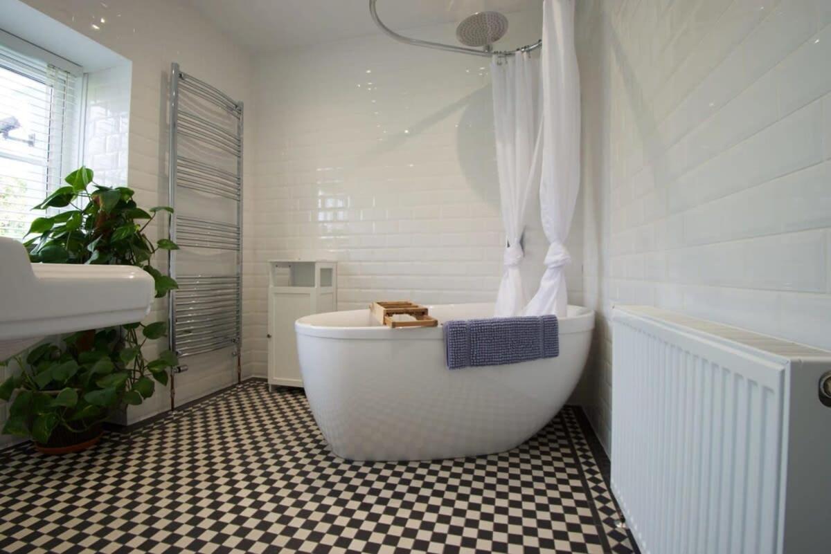 Spacious Town House With Swimming Pool Plymouth Exterior foto